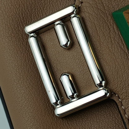 Fendi Nano Baguette Charm Pelle Beige Borchie Multicolor – 18 cm - Etoilux