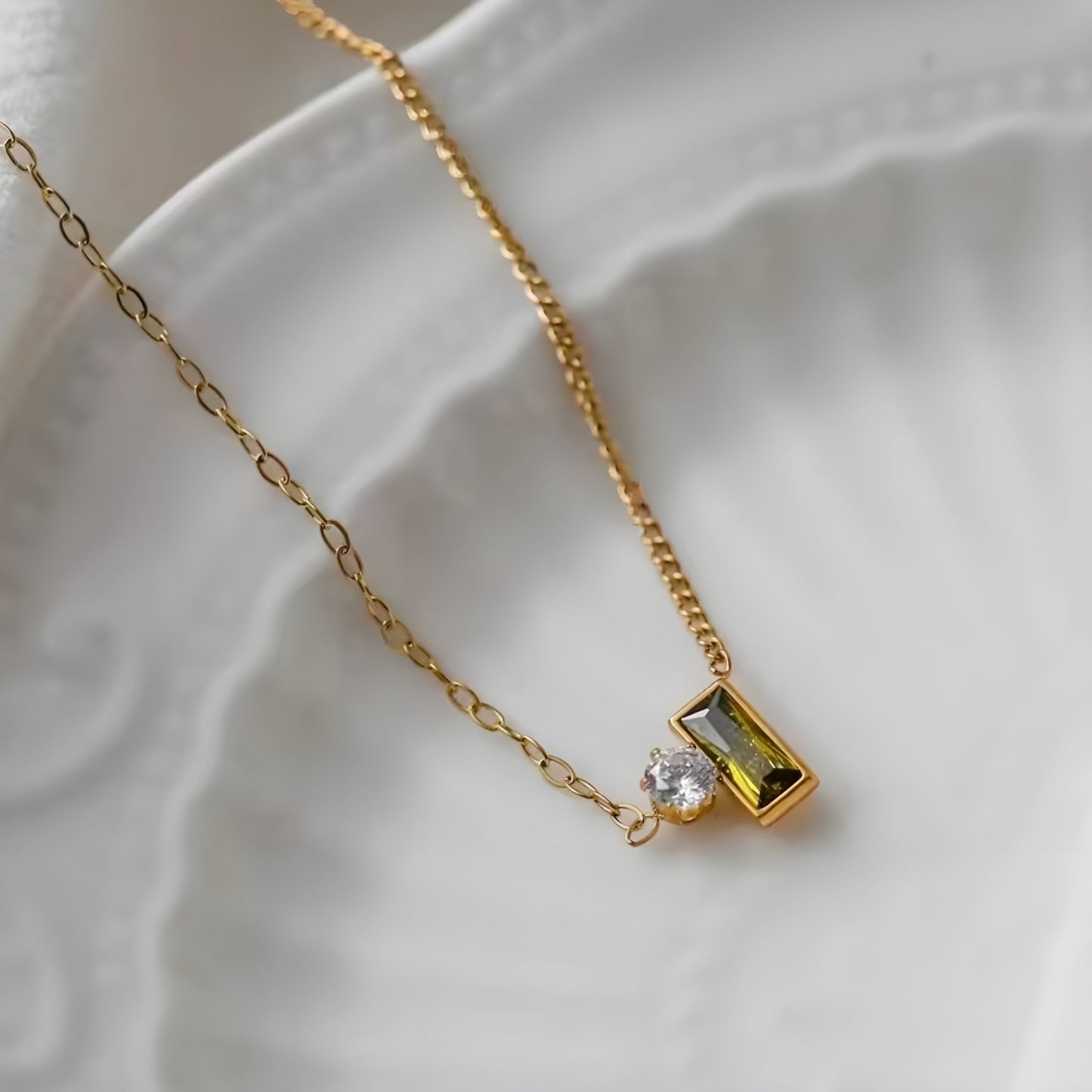 BEHI ILONA NECKLACE - Etoilux