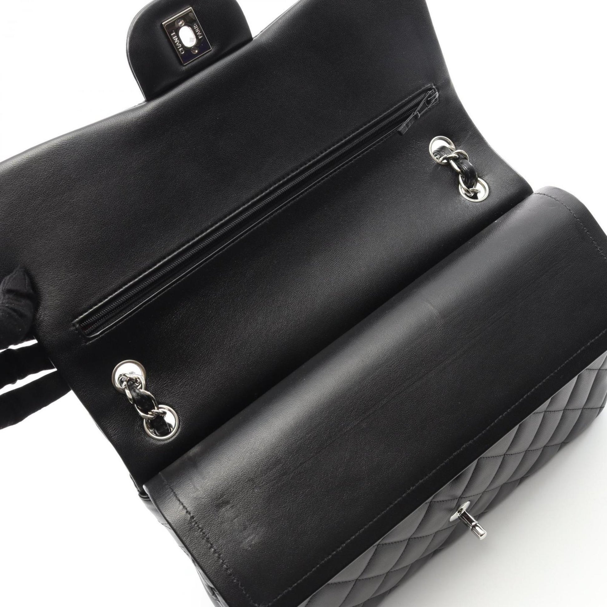 Chanel Timeless Classic Flap Medium – Pelle Nera con Hardware Argentato - Etoilux