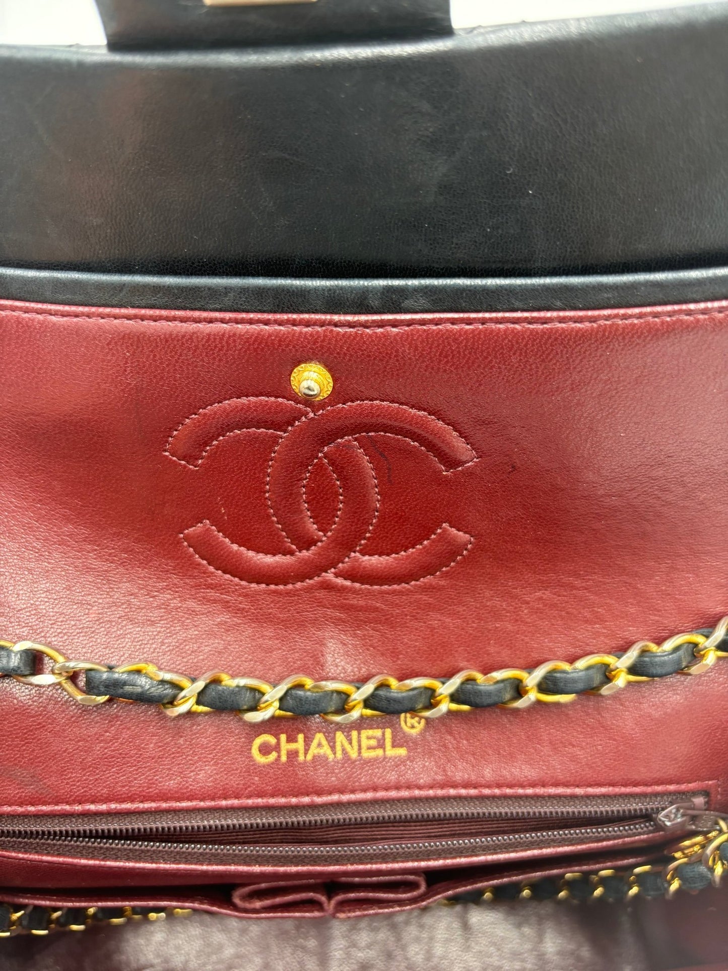 CHANEL Classic Double Flap Media — Pelle di Agnello Trapuntata Nera, Hardware Oro - Etoilux