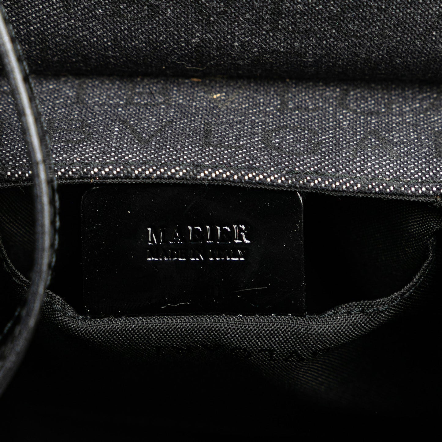 Bvlgari Mini Cylinder Logomania in denim con finiture in pelle verniciata – Nero - Etoilux