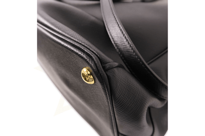 Prada Galleria Medium in Saffiano Nero con finiture dorate - Etoilux