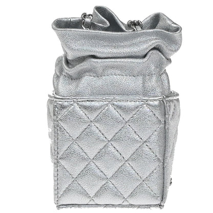 Chanel Mini Bucket Bag Pelle Vitello Trapuntata Argento Metallizzato – 6 cm - Etoilux