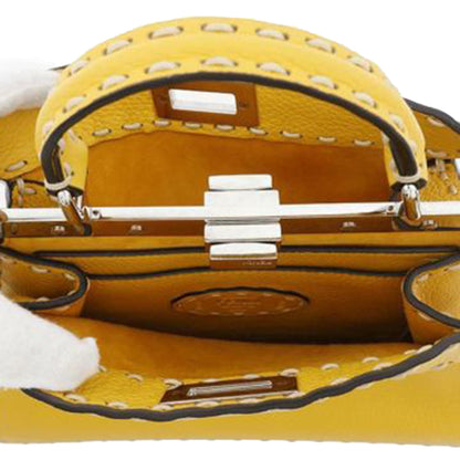 Fendi Piccola borsa a tracolla Selleria Peekaboo ISeeU in pelle di vitello - Etoilux