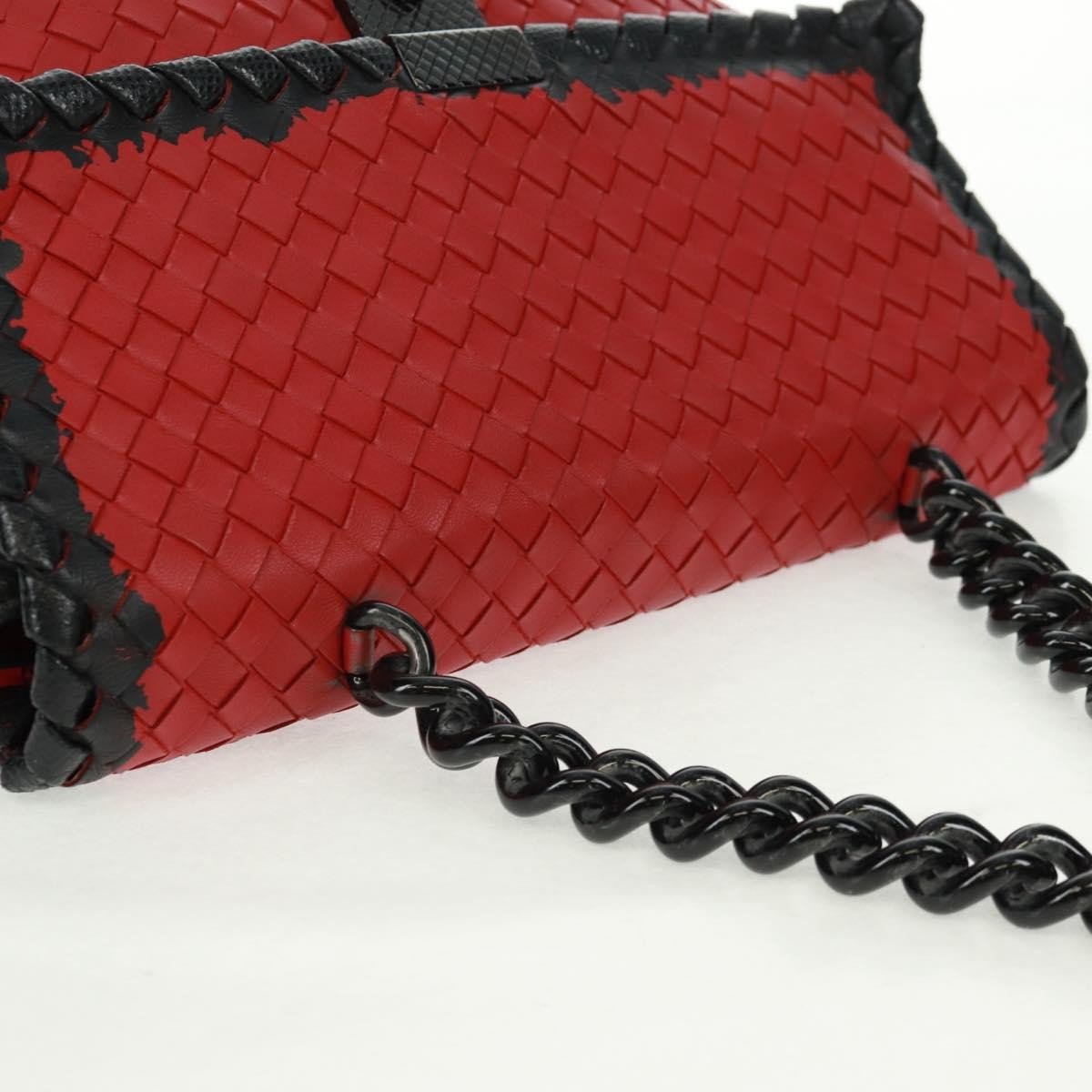 Bottega Veneta Glass Shoulder Bag Intrecciato Nappa Rosso/Nero – 28 cm - Etoilux
