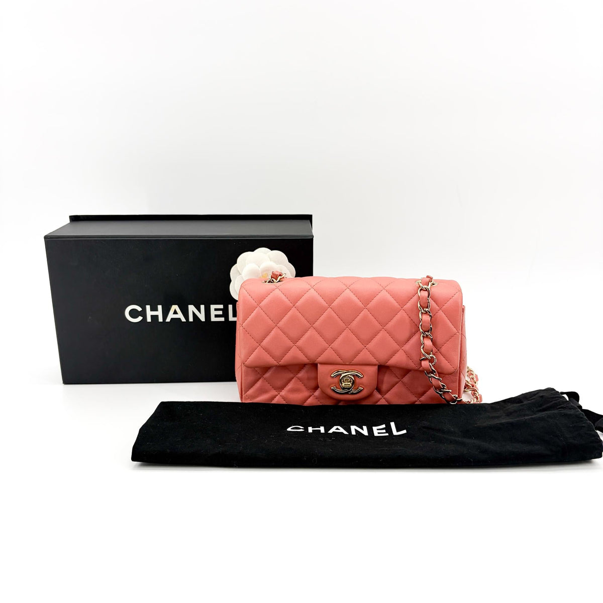 Chanel Classic Flap Medium – Caviar iridescente rosa corallo, hardware oro - Etoilux