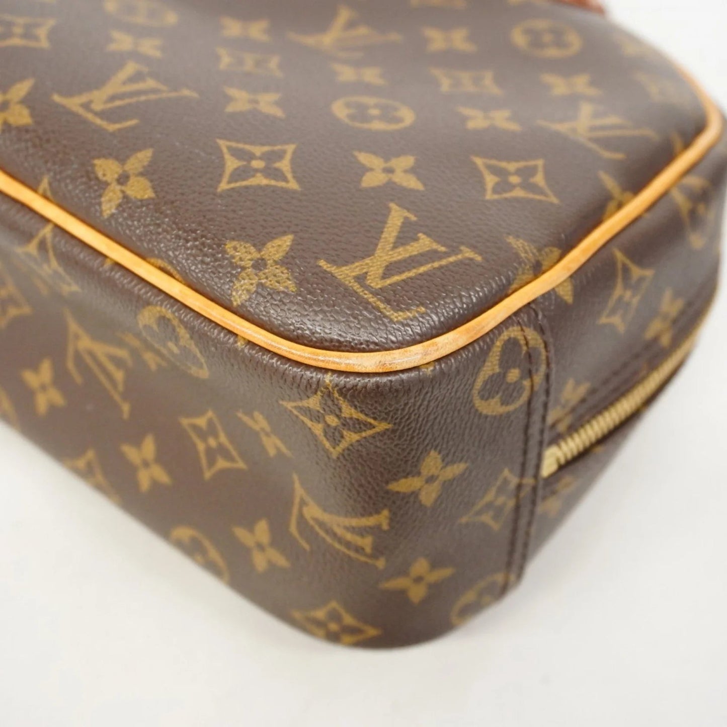 Louis Vuitton Deauville Monogram Canvas – M42228 - Etoilux