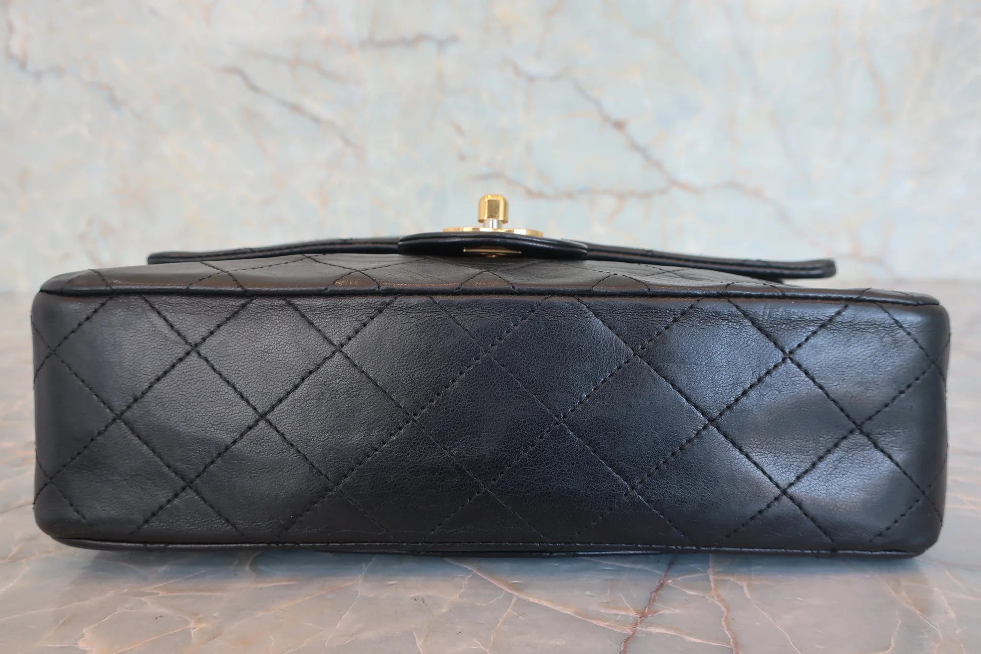 Chanel Timeless Classic Double Flap Small – Pelle di Agnello Nera / Oro – 23 cm - Etoilux