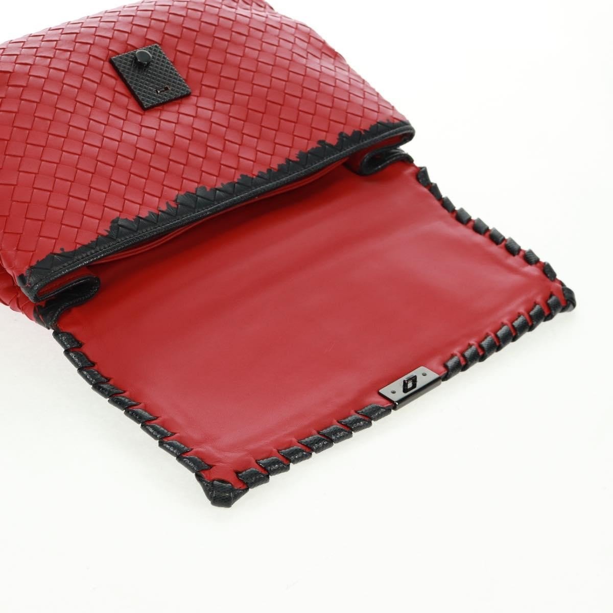 Bottega Veneta Glass Shoulder Bag Intrecciato Nappa Rosso/Nero – 28 cm - Etoilux