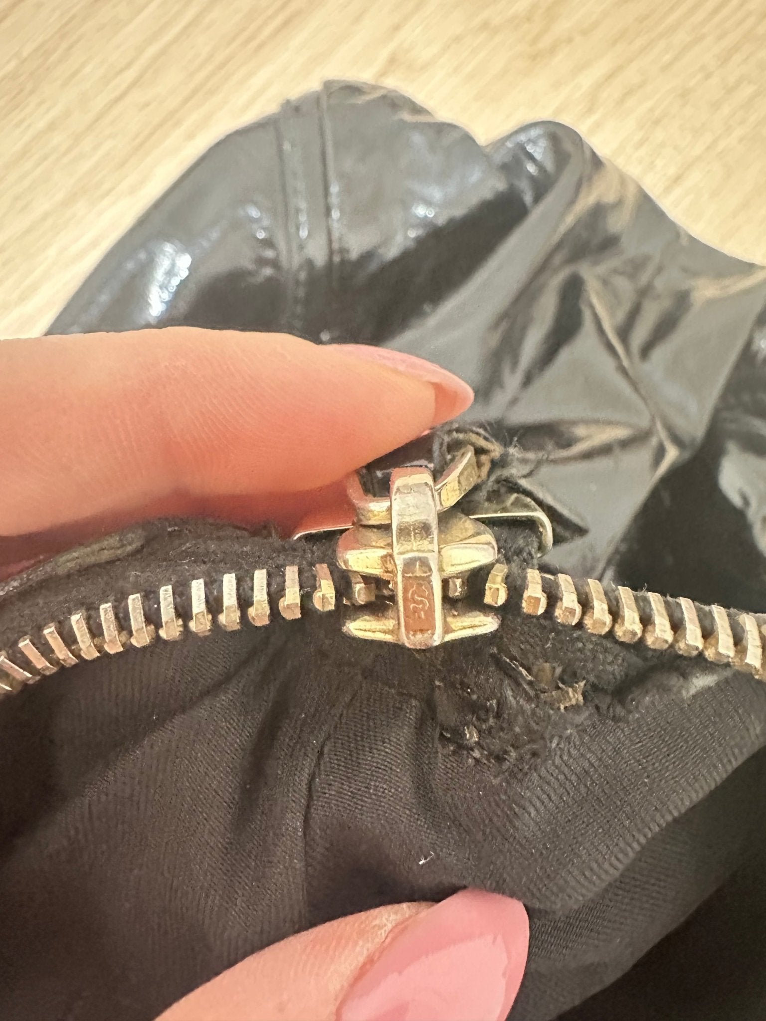 Gucci Indy Hobo Vernice Nera – Iconico Glamour Retrò - Etoilux