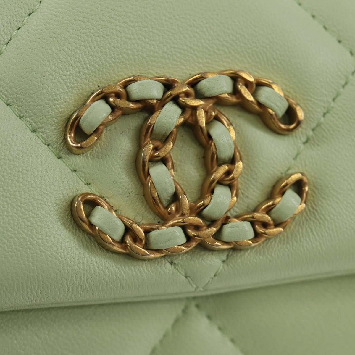 Chanel 19 Portamonete con Patta e Catena Pelle Agnello Verde Menta 2021 – 10 cm - Etoilux