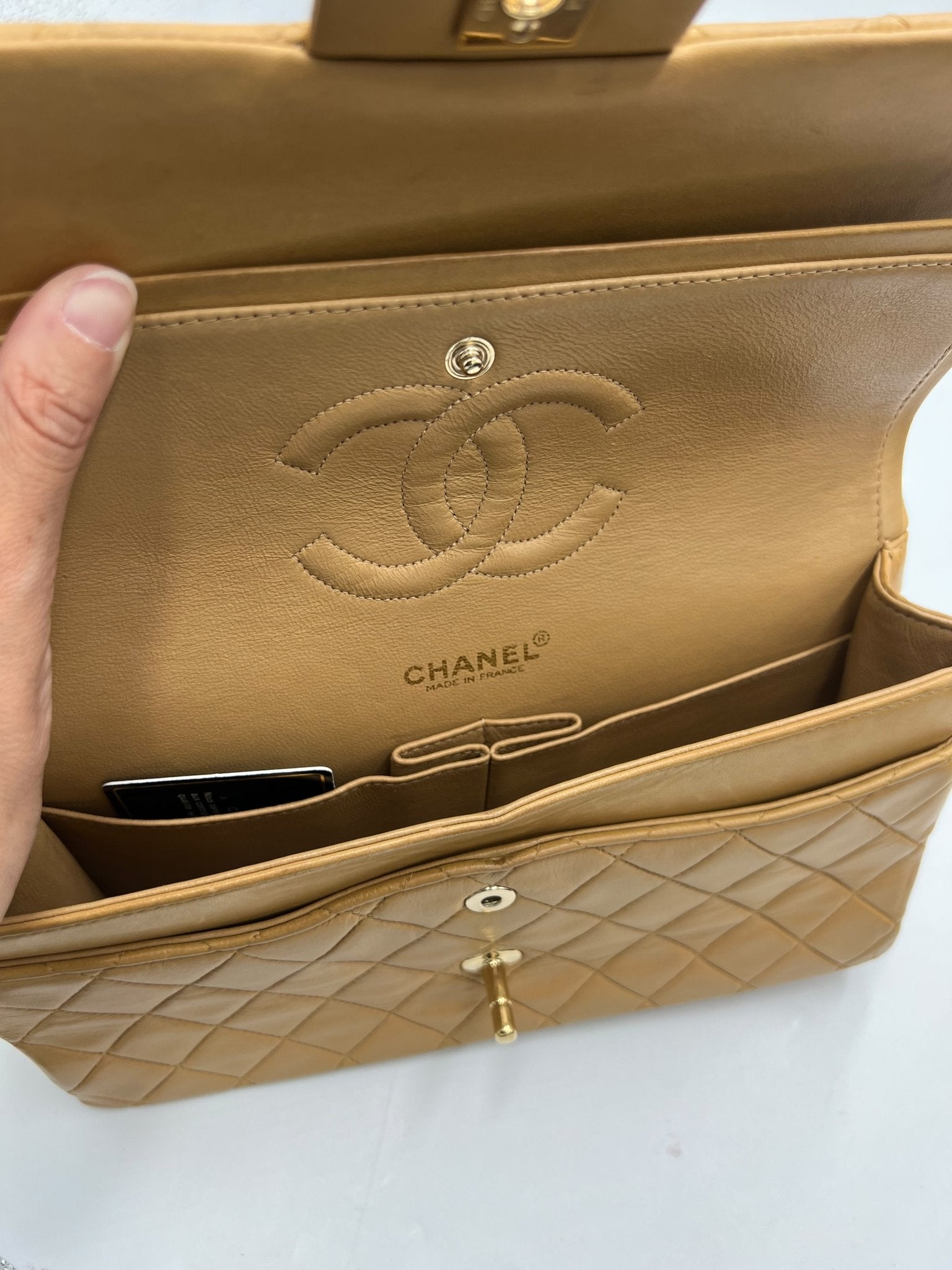 Chanel Classic Double Flap Medium Lambskin Camel Hardware Oro – 25 cm - Etoilux