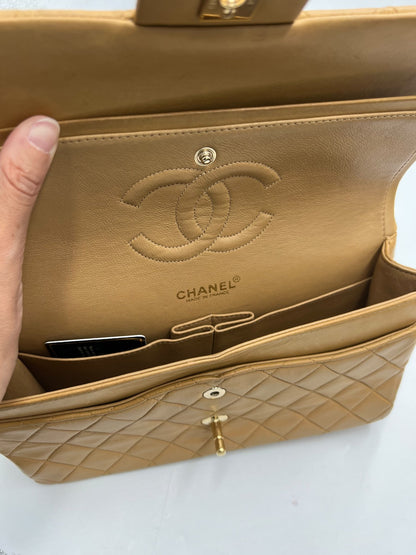 Chanel Classic Double Flap Medium Lambskin Camel Hardware Oro – 25 cm - Etoilux