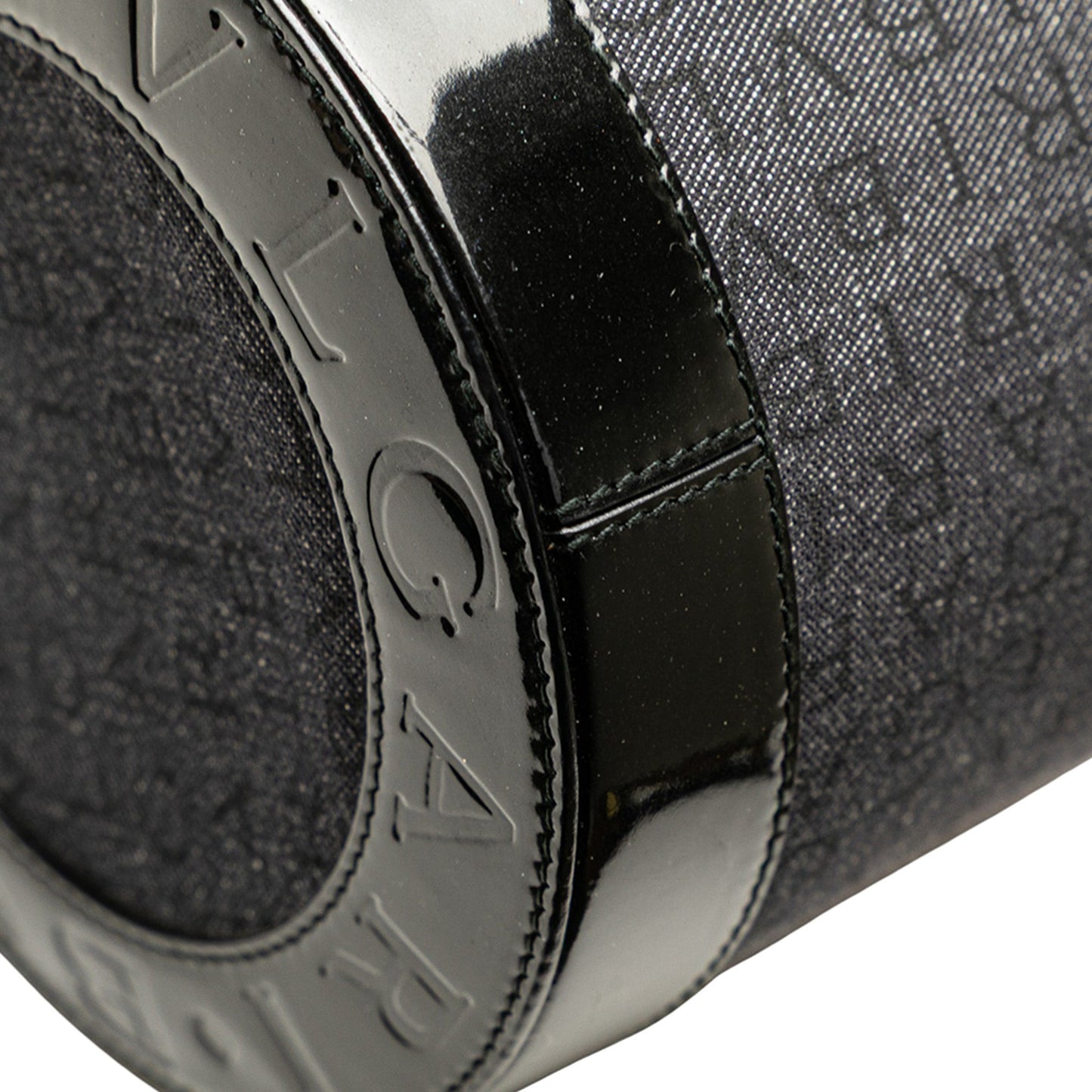 Bvlgari Mini Cylinder Logomania in denim con finiture in pelle verniciata – Nero - Etoilux