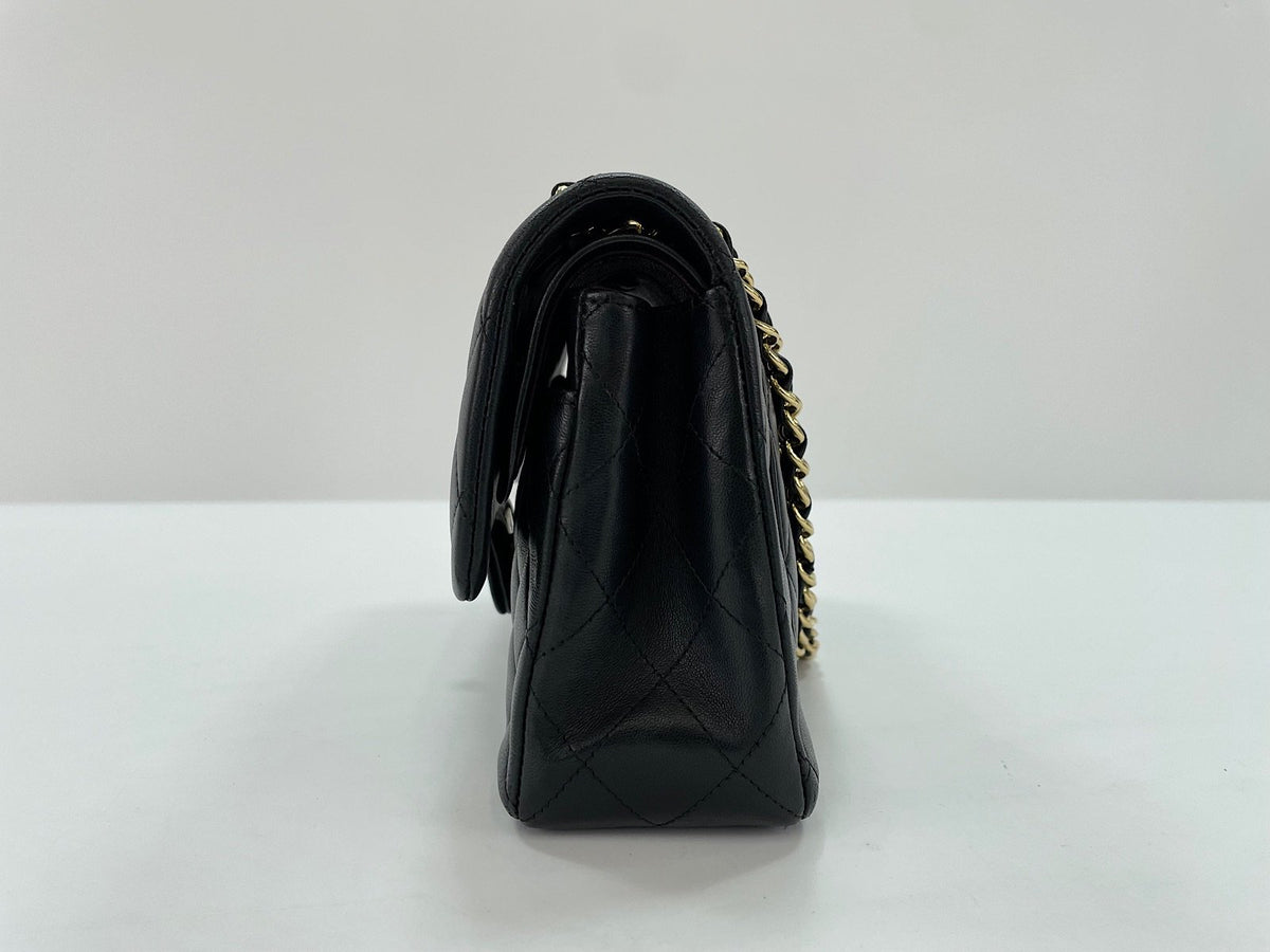 Chanel Borsa in Pelle Nera con Catena - Etoilux