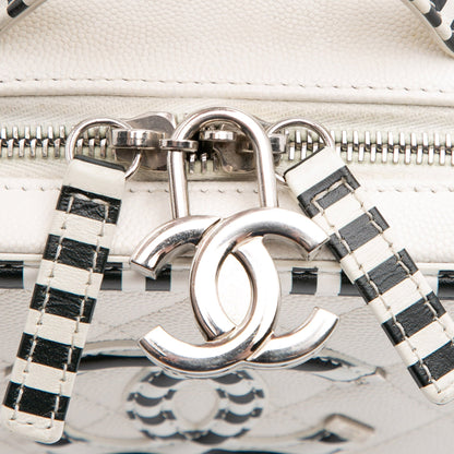 Chanel Small Filigree CC Vanity Case Caviar Bianco con Profili a Righe Nere – 2019 - Etoilux