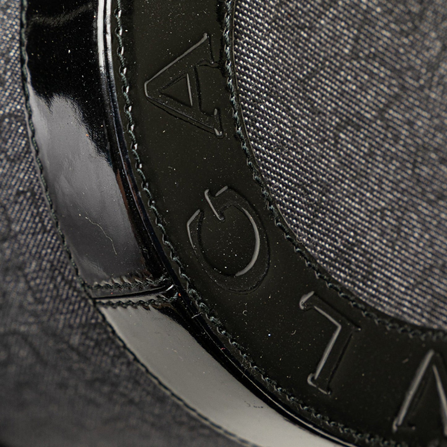 Bvlgari Mini Cylinder Logomania in denim con finiture in pelle verniciata – Nero - Etoilux