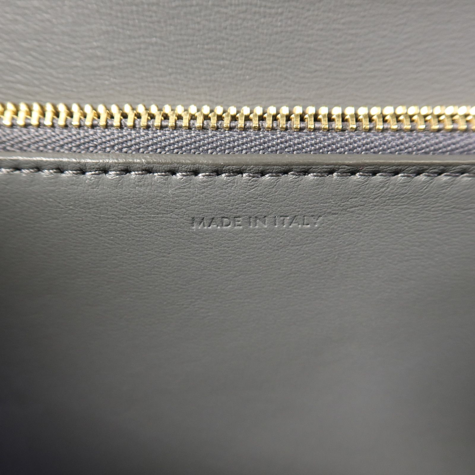 Céline Classic Box Medium Liséré Grigio Ardesia Hardware Dorato – 23 cm - Etoilux