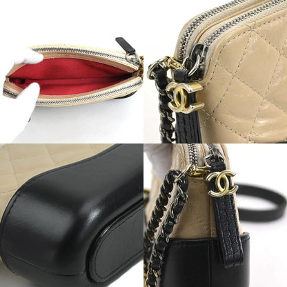 Chanel Gabrielle Small Hobo Bag in Pelle Beige e Nera – Hardware Misto Oro e Argento - Etoilux