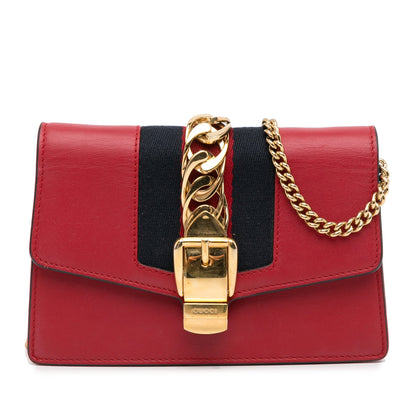 Gucci Super Mini Sylvie a Catena – Pelle Rossa con Dettagli Oro - Etoilux