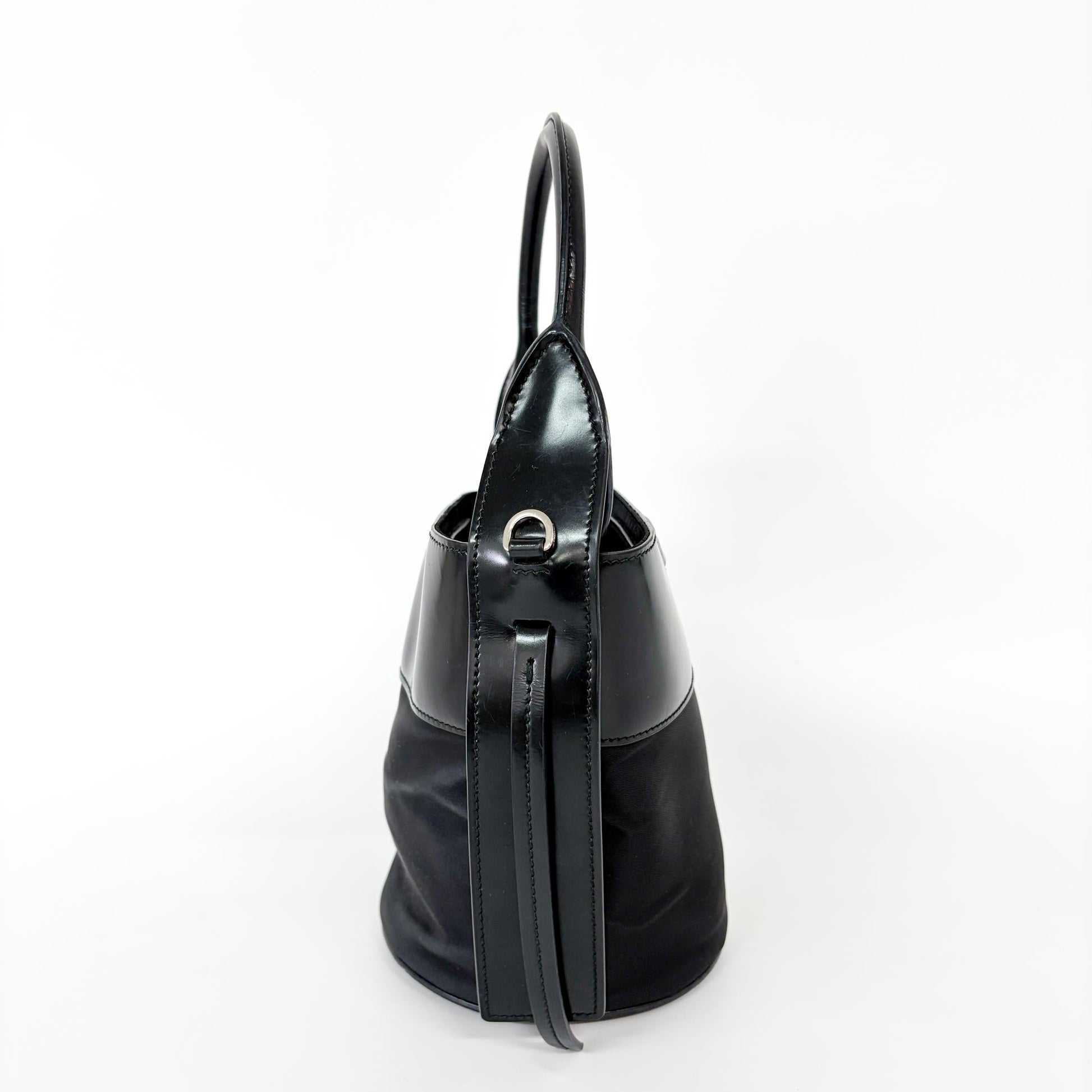 Prada Secchiello Vintage Tessuto e Pelle Spazzolata Nero – 18 cm - Etoilux
