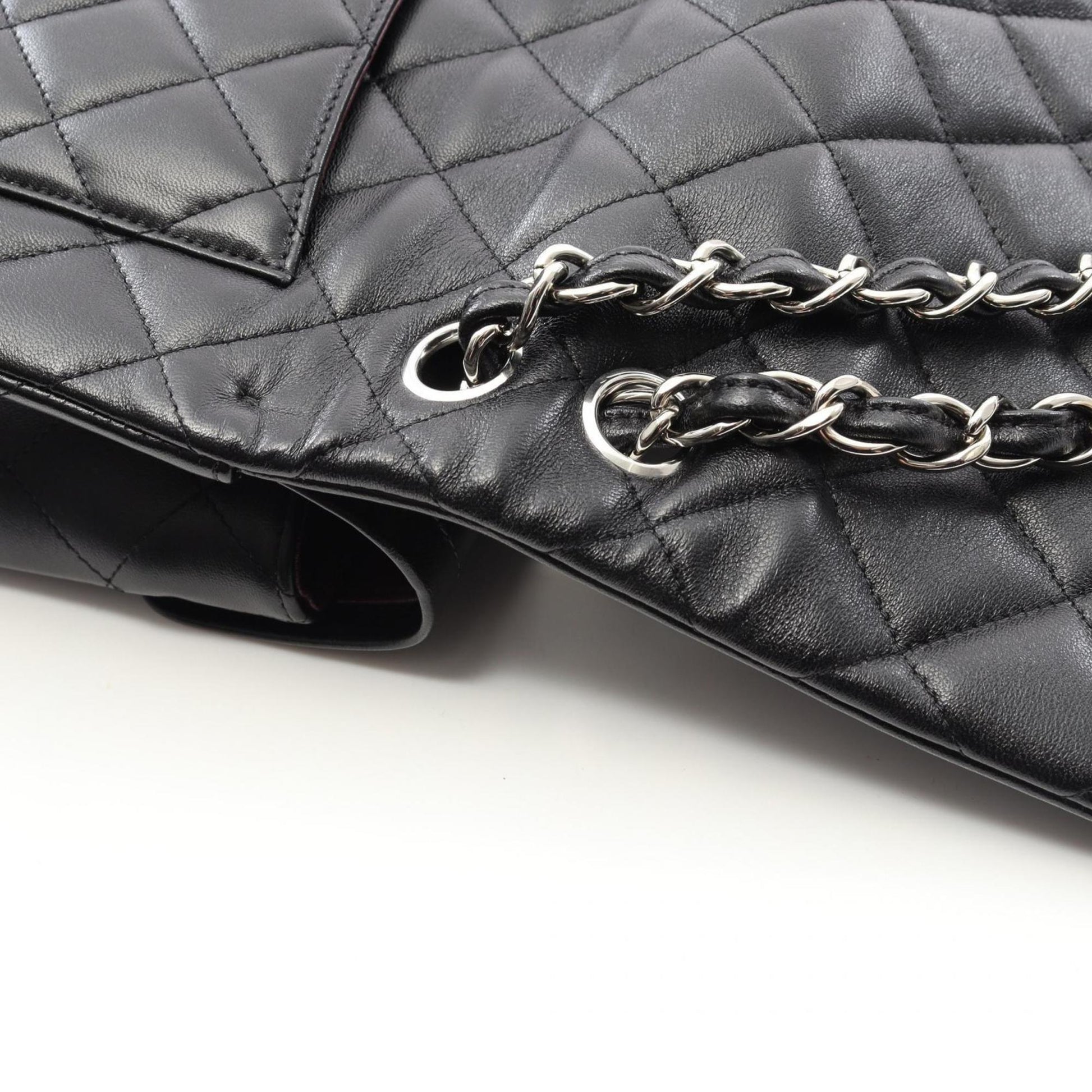 Chanel Timeless Classic Flap Medium – Pelle Nera con Hardware Argentato - Etoilux