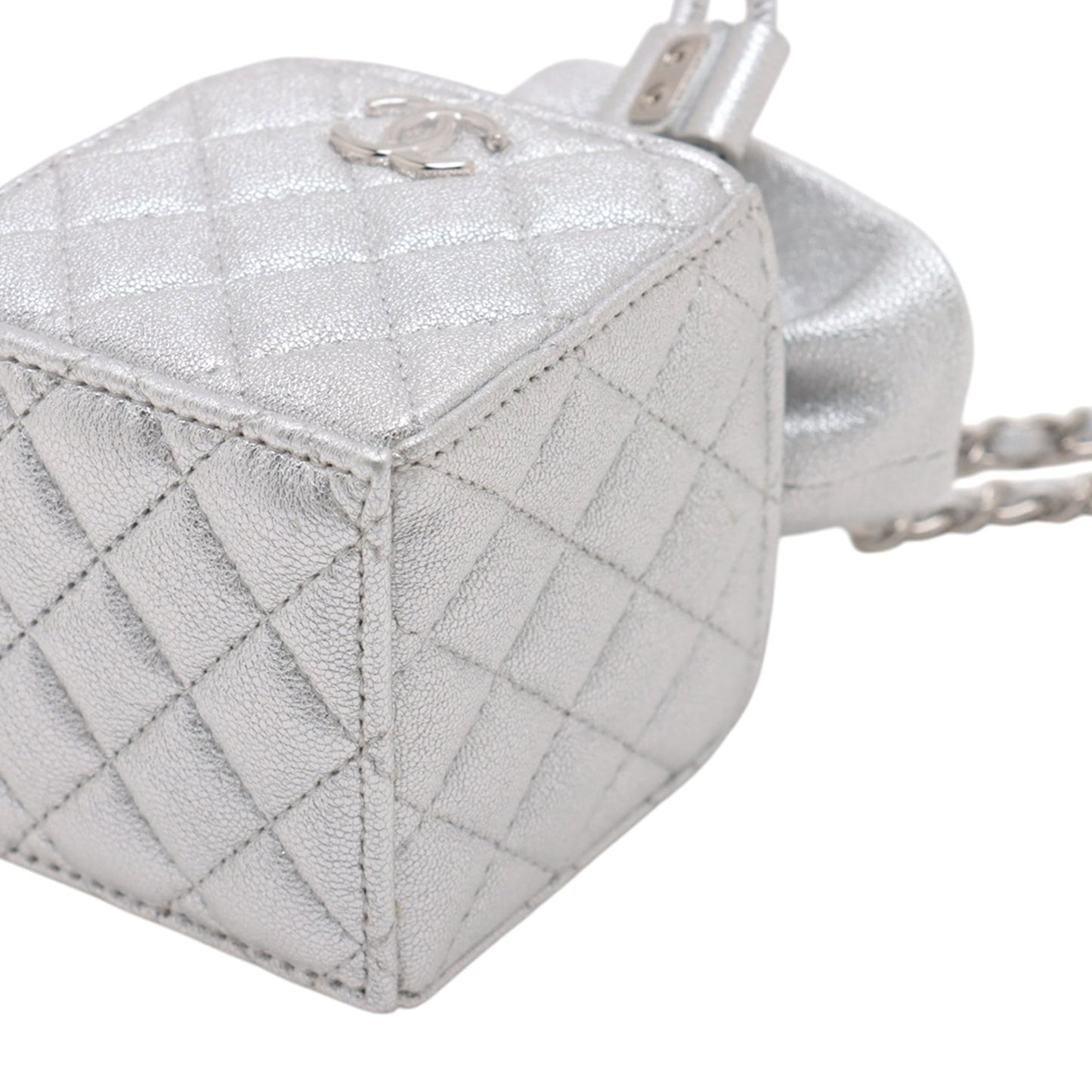 Chanel Mini Bucket Bag in Pelle Caviar Argento – 2021 - Etoilux