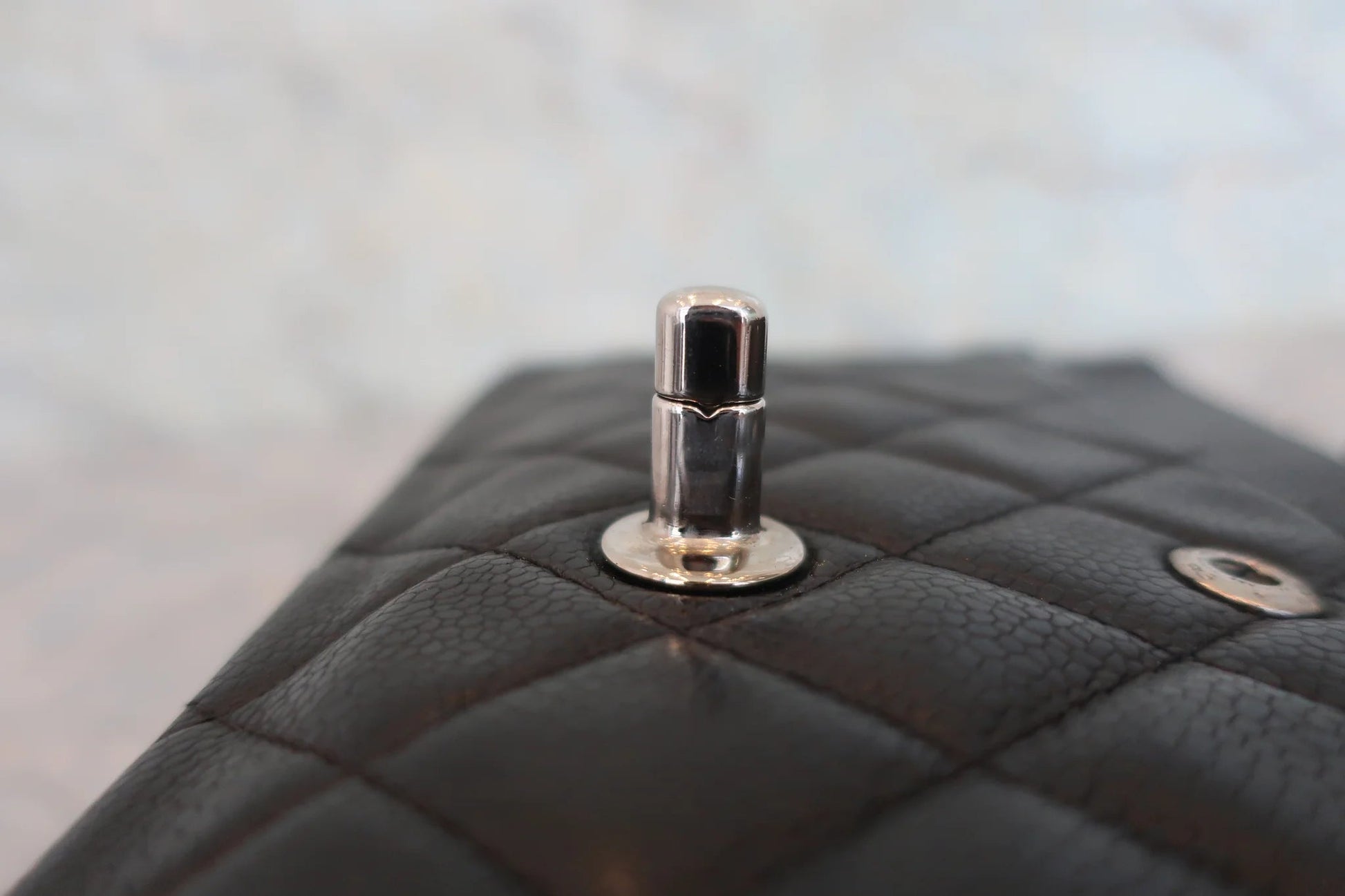 Chanel Matelassé Doppia Patta e Doppia Catena Pelle Caviar Nera – 25 cm - Etoilux