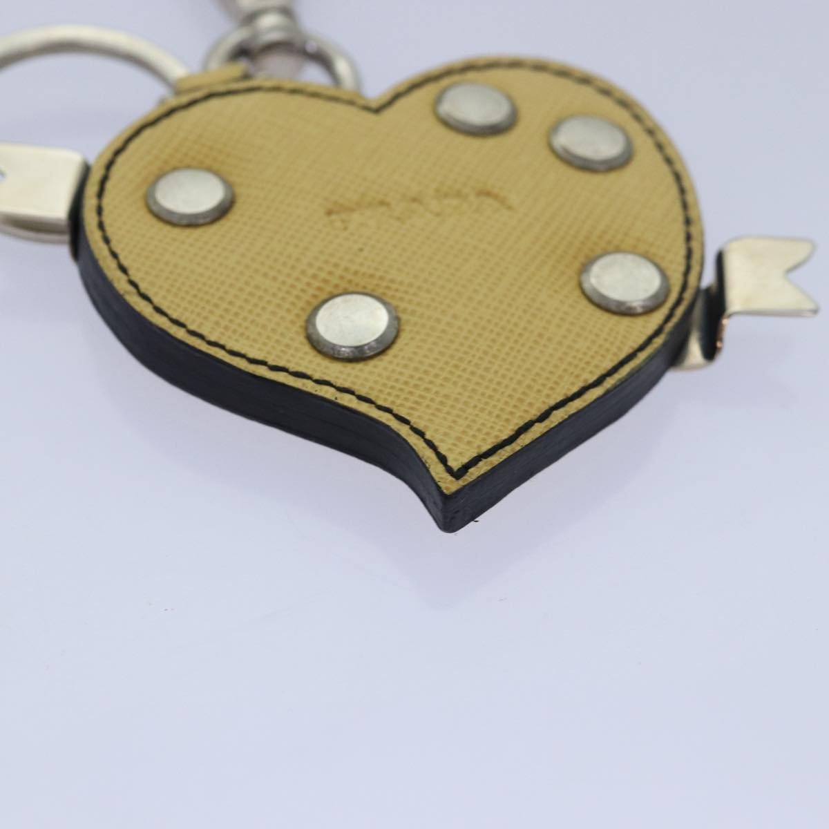 Prada Portachiavi Bag Charm Cuore in Pelle Saffiano Gialla con Freccia – 11 cm - Etoilux