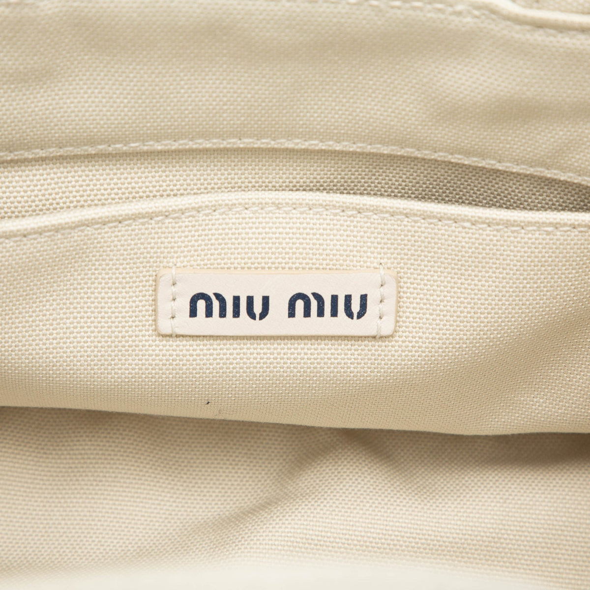 Miu Miu Tote Small in Tela Écru con Banda Logo a Spugna – 23,5 cm - Etoilux