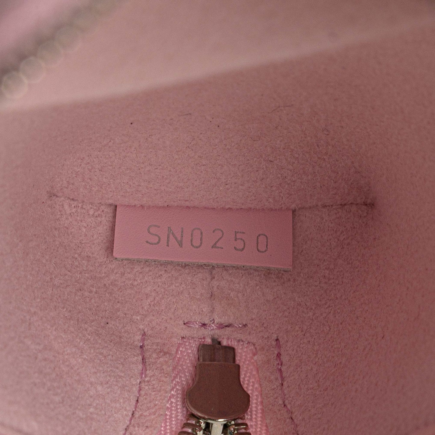 Louis Vuitton – Giant Escale Elizabeth Pencil Case Monogram Pastel – 2020 - Etoilux