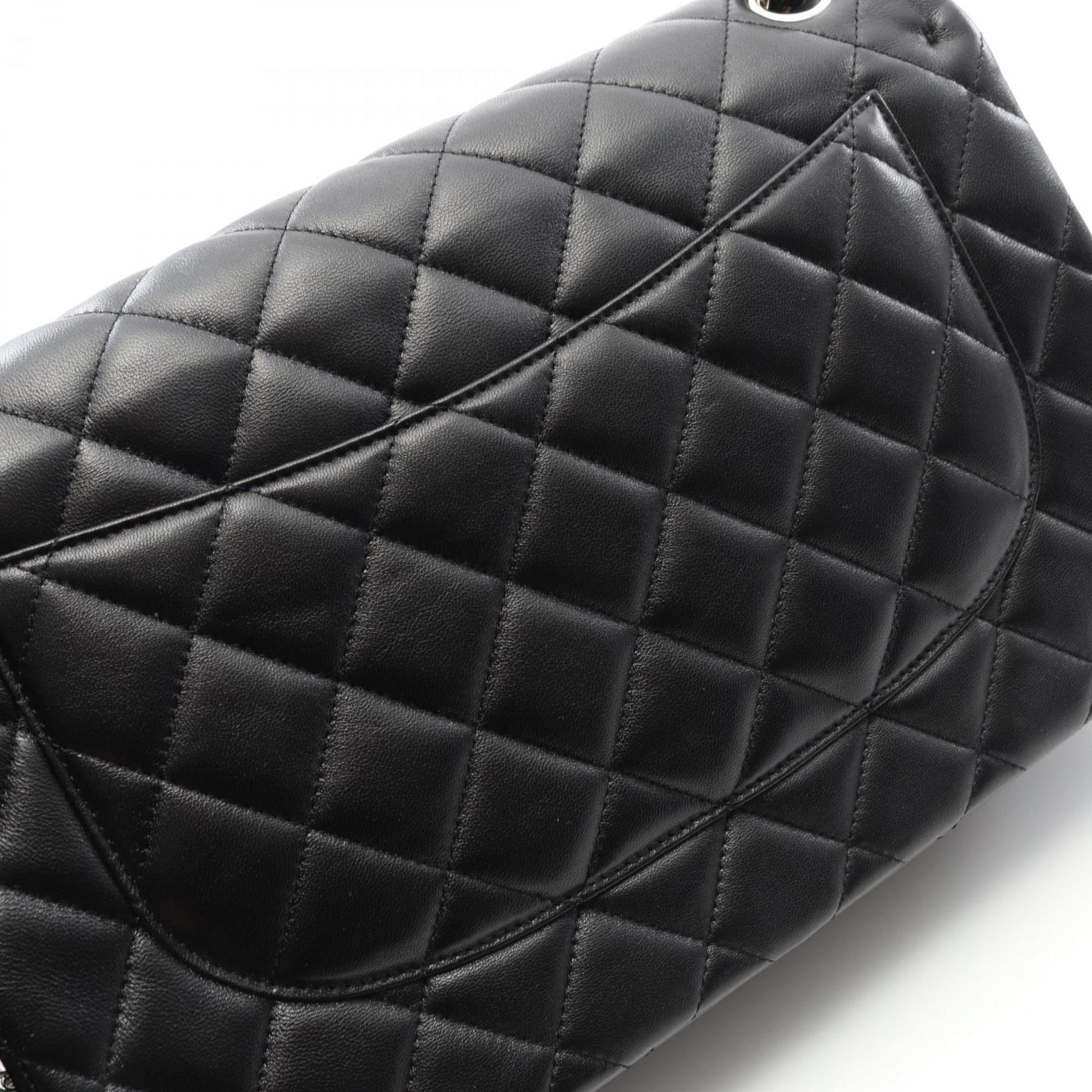 Chanel Timeless Classic Flap Medium – Pelle Nera con Hardware Argentato - Etoilux