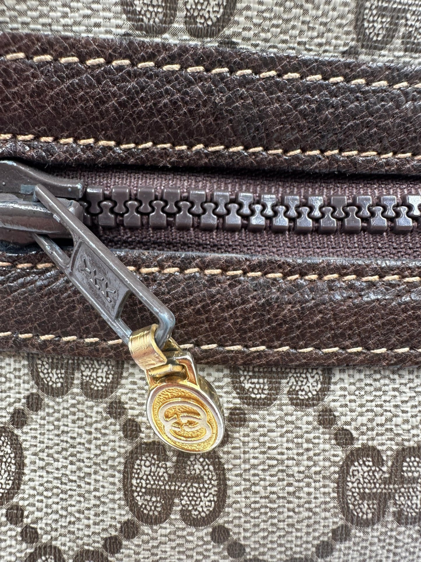 Gucci Accessory Collection Camera Bag GG Supreme Web – Tela e Pelle Marrone, anni '80 – 23 cm - Etoilux