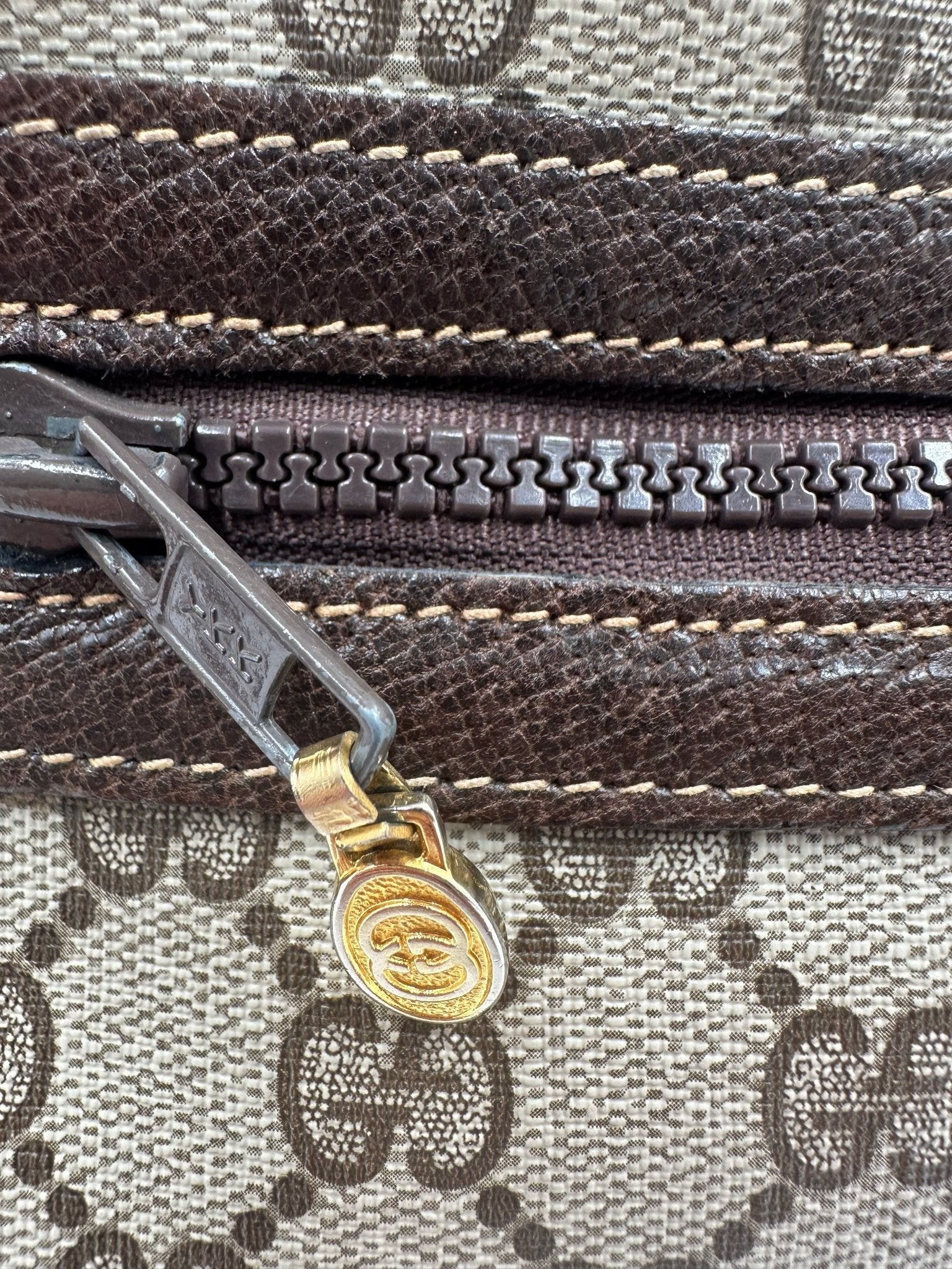 Gucci Accessory Collection Camera Bag GG Supreme Web – Tela e Pelle Marrone, anni '80 – 23 cm - Etoilux