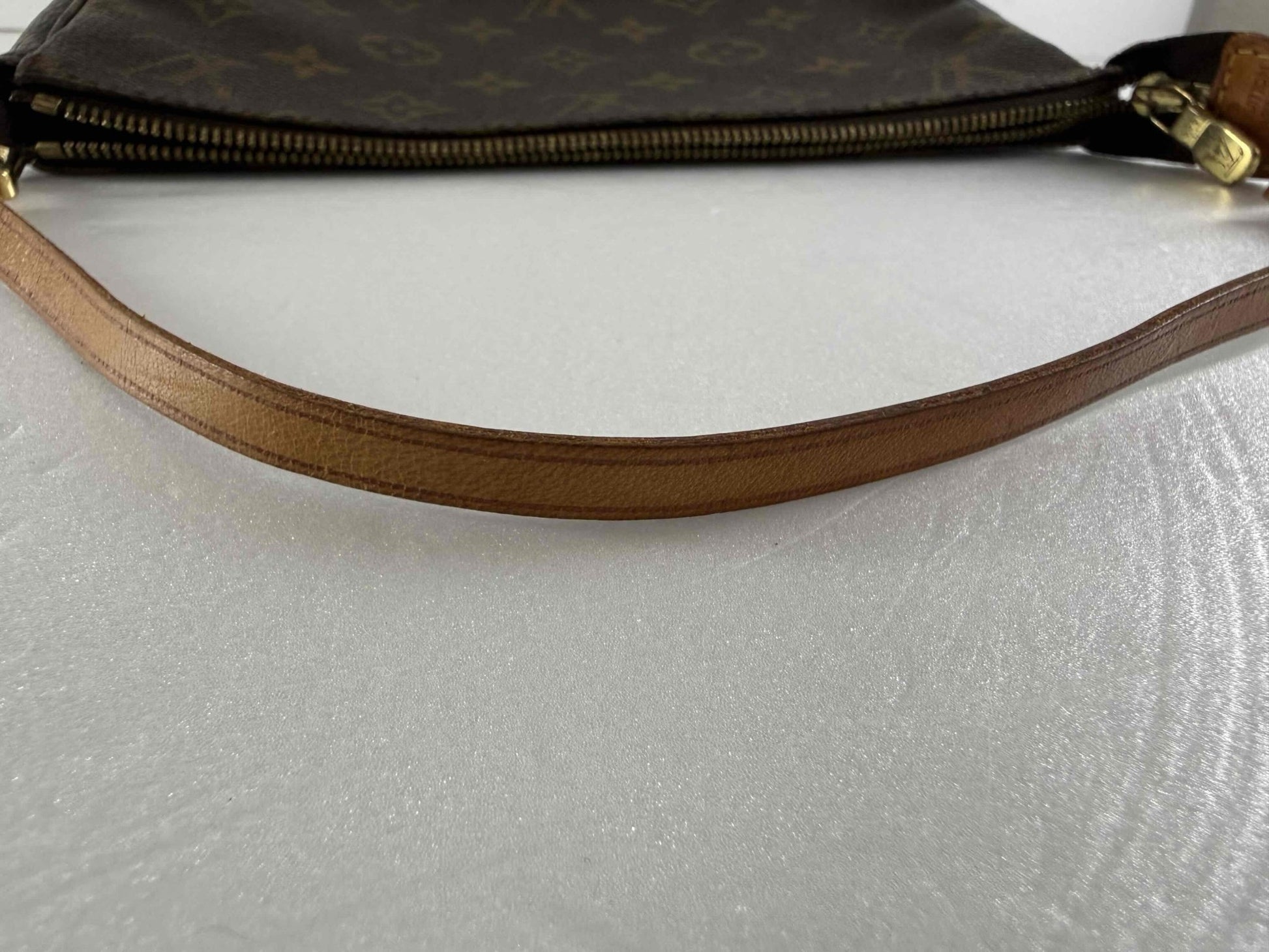 Louis Vuitton Pochette Accessoires Monogram Canvas 2002 – 20,5 cm - Etoilux