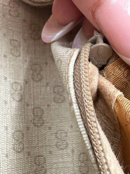 Gucci Vintage Micro GG Canvas Crossbody Bag Beige – Anni '80 - Etoilux