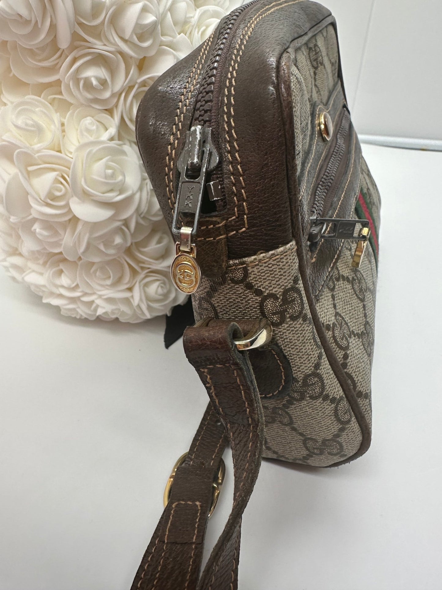 Gucci Accessory Collection Camera Bag GG Supreme Web – Tela e Pelle Marrone, anni '80 – 23 cm - Etoilux