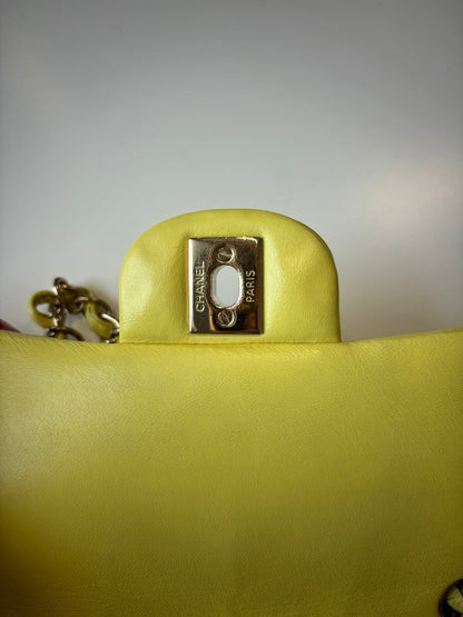 Chanel Classic Flap Mini Rettangolare in Pelle di Agnello Giallo Limone, 2017 – 20 cm - Etoilux