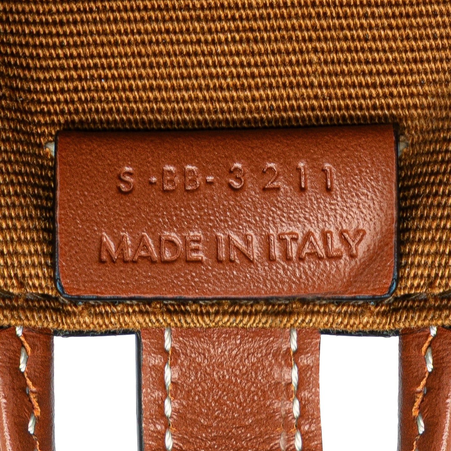 Celine – Ciondolo/Borsa Mini Triomphe in Tela Rivestita – Marrone (2021) - Etoilux