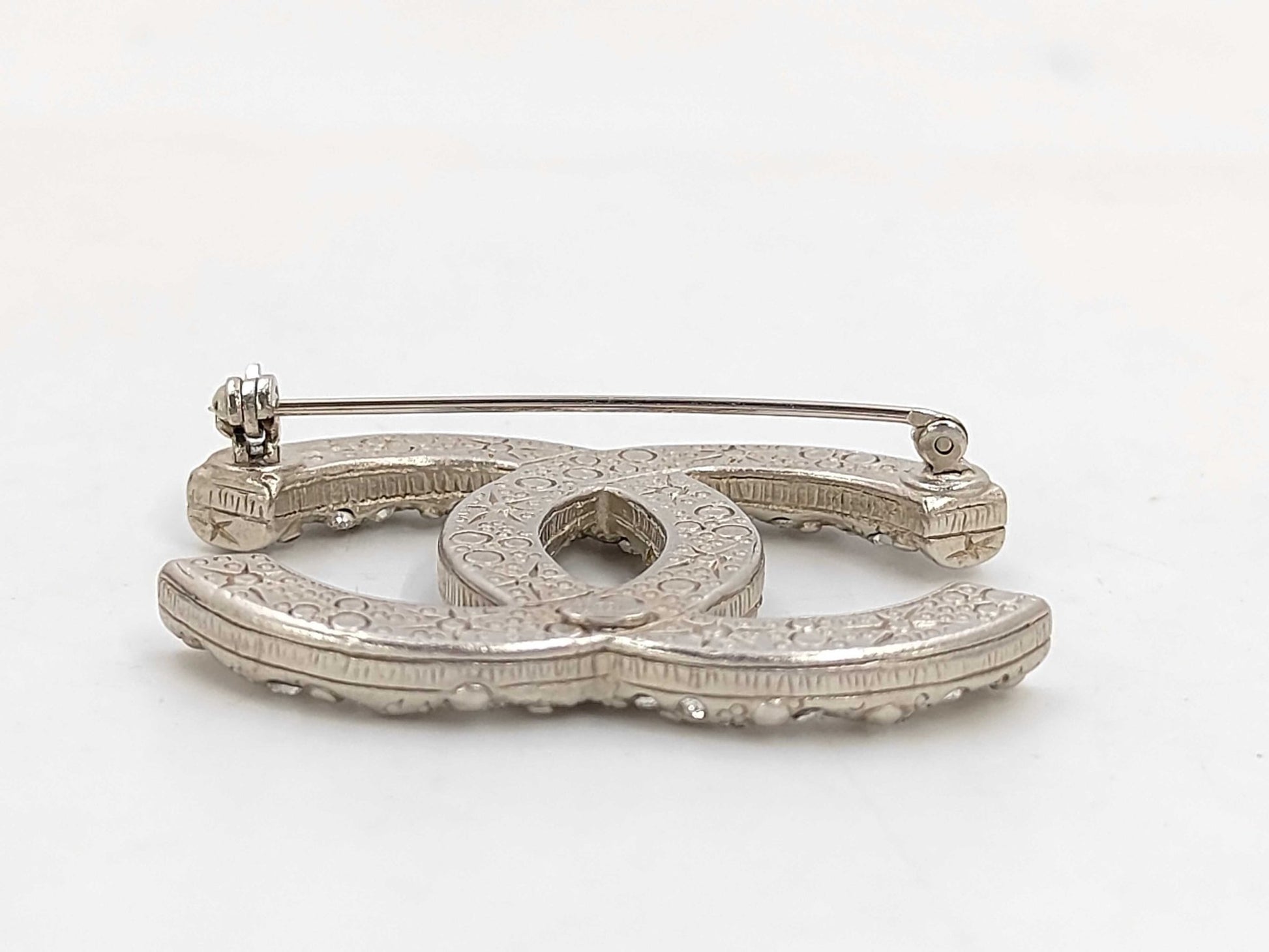 Chanel CC Brooch EXCELLENT - Etoilux