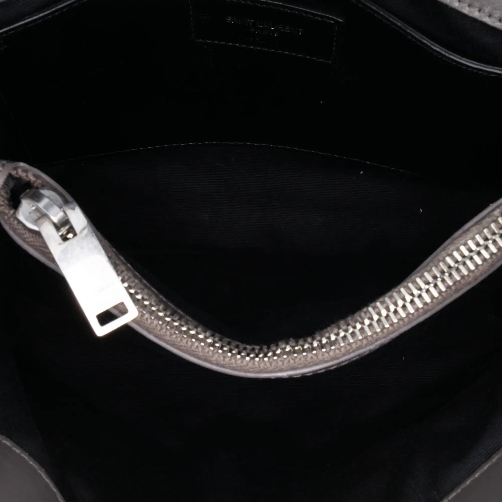 Saint Laurent Piccola borsa a tracolla LouLou in pelle di vitello con monogramma - Etoilux