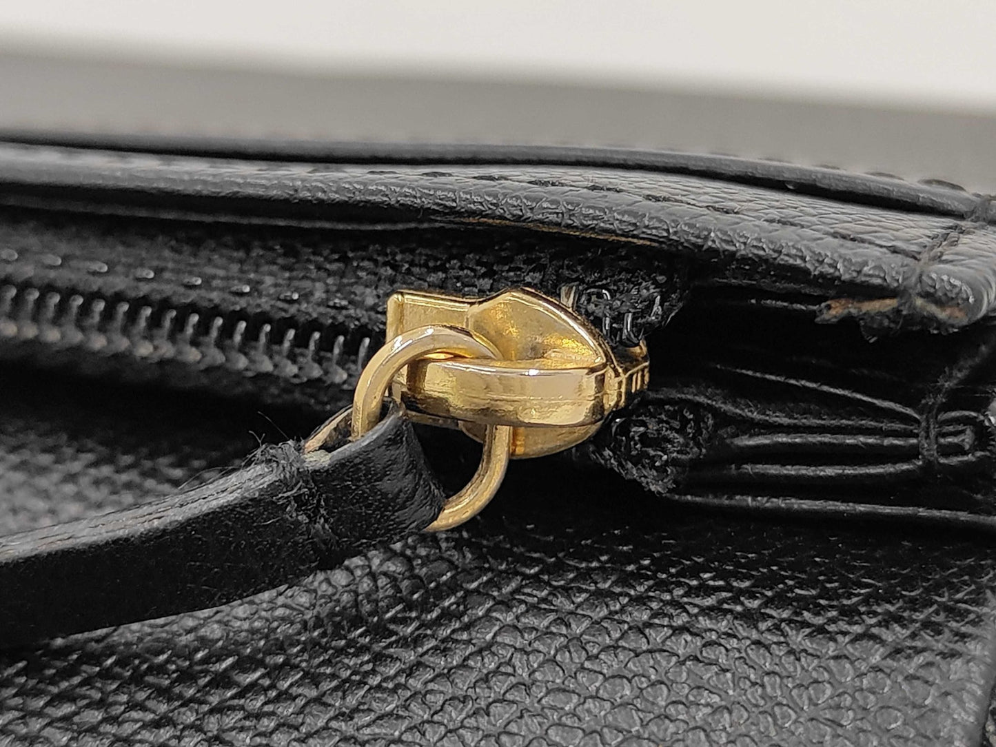 Chanel Portafoglio Long Bifold CC Logo Caviar Nero – 19 cm - Etoilux