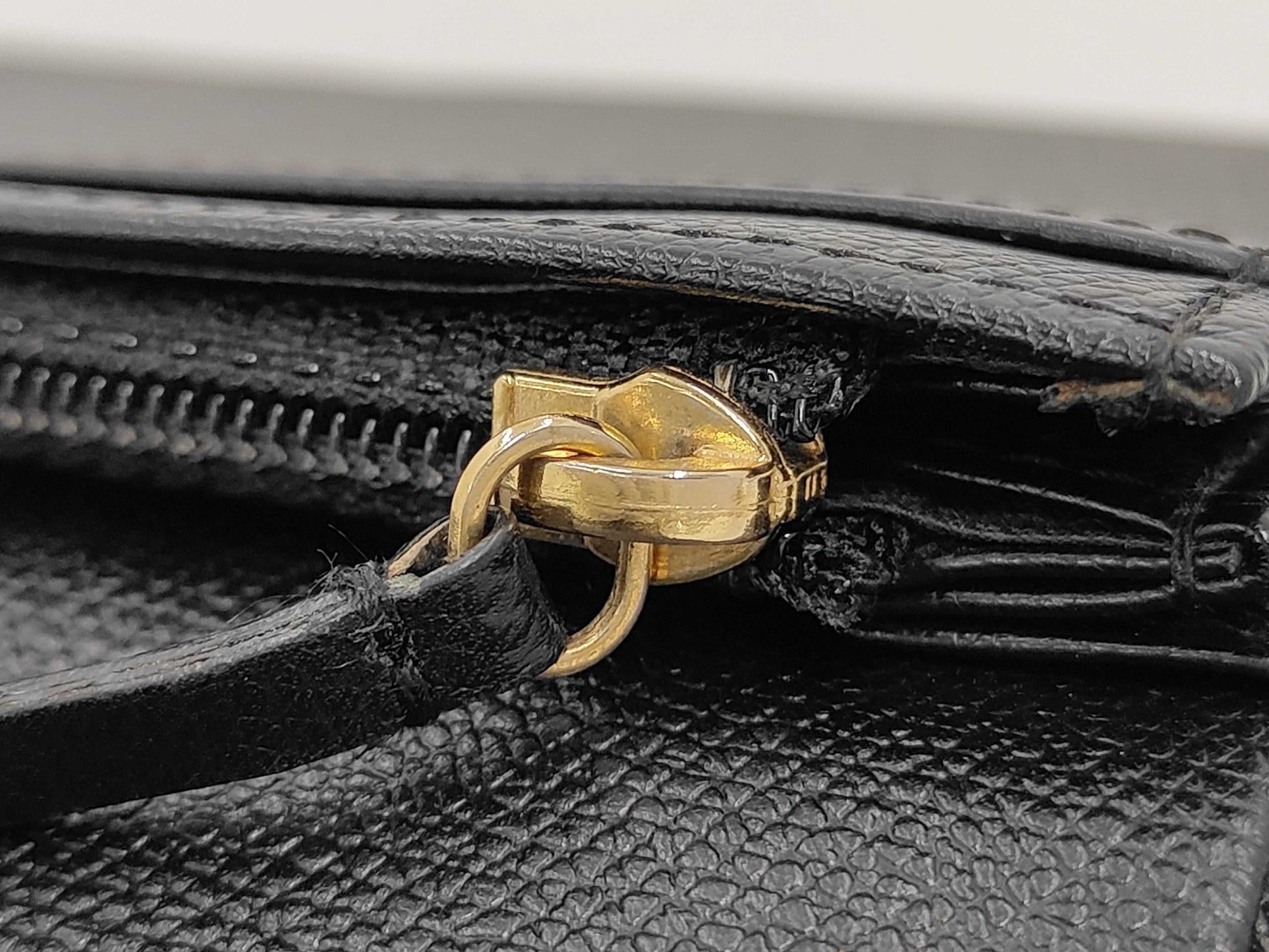 Chanel Portafoglio Long Bifold CC Logo Caviar Nero – 19 cm - Etoilux