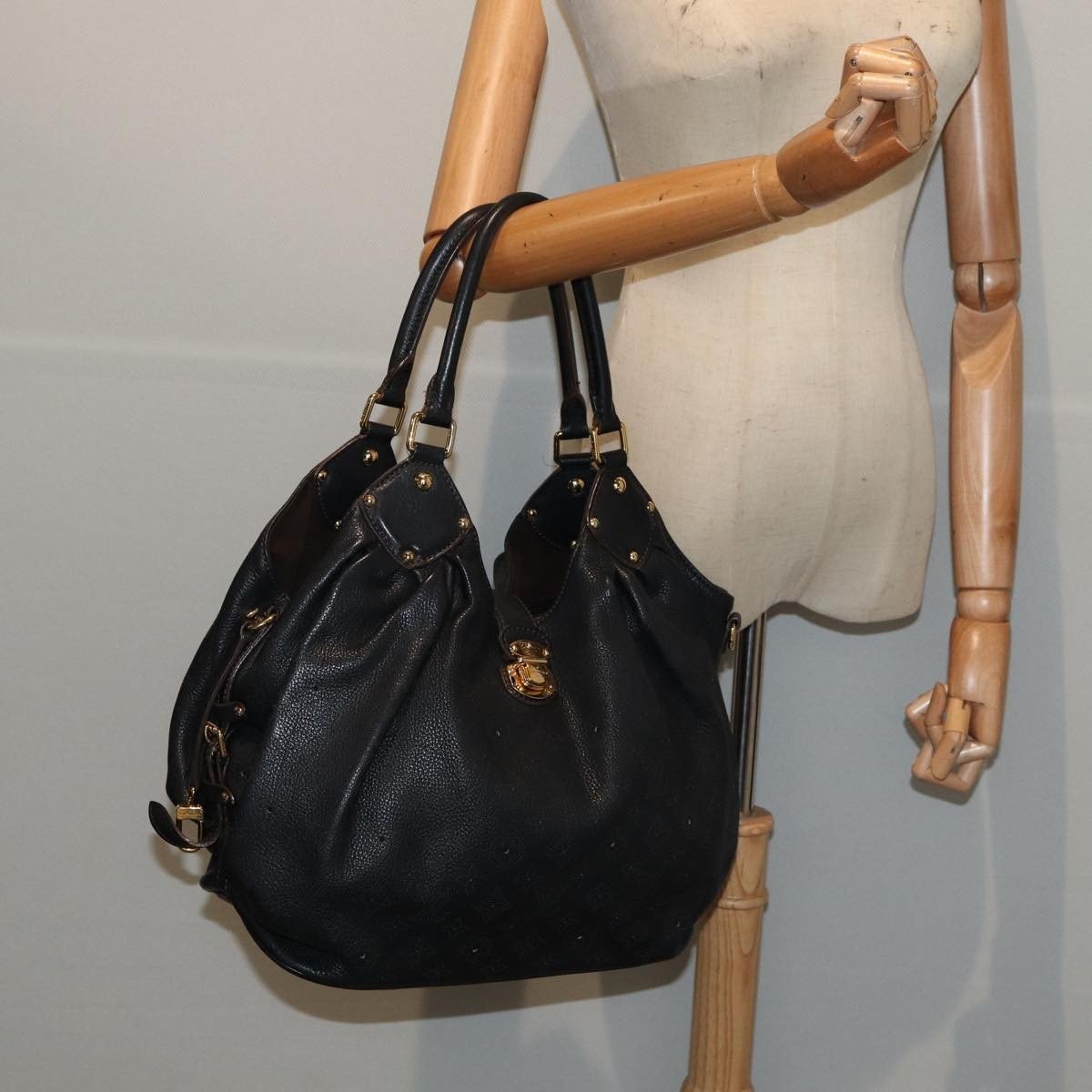 Louis Vuitton Mahina XL Hobo Pelle Perforata Nera — 2008 - Etoilux