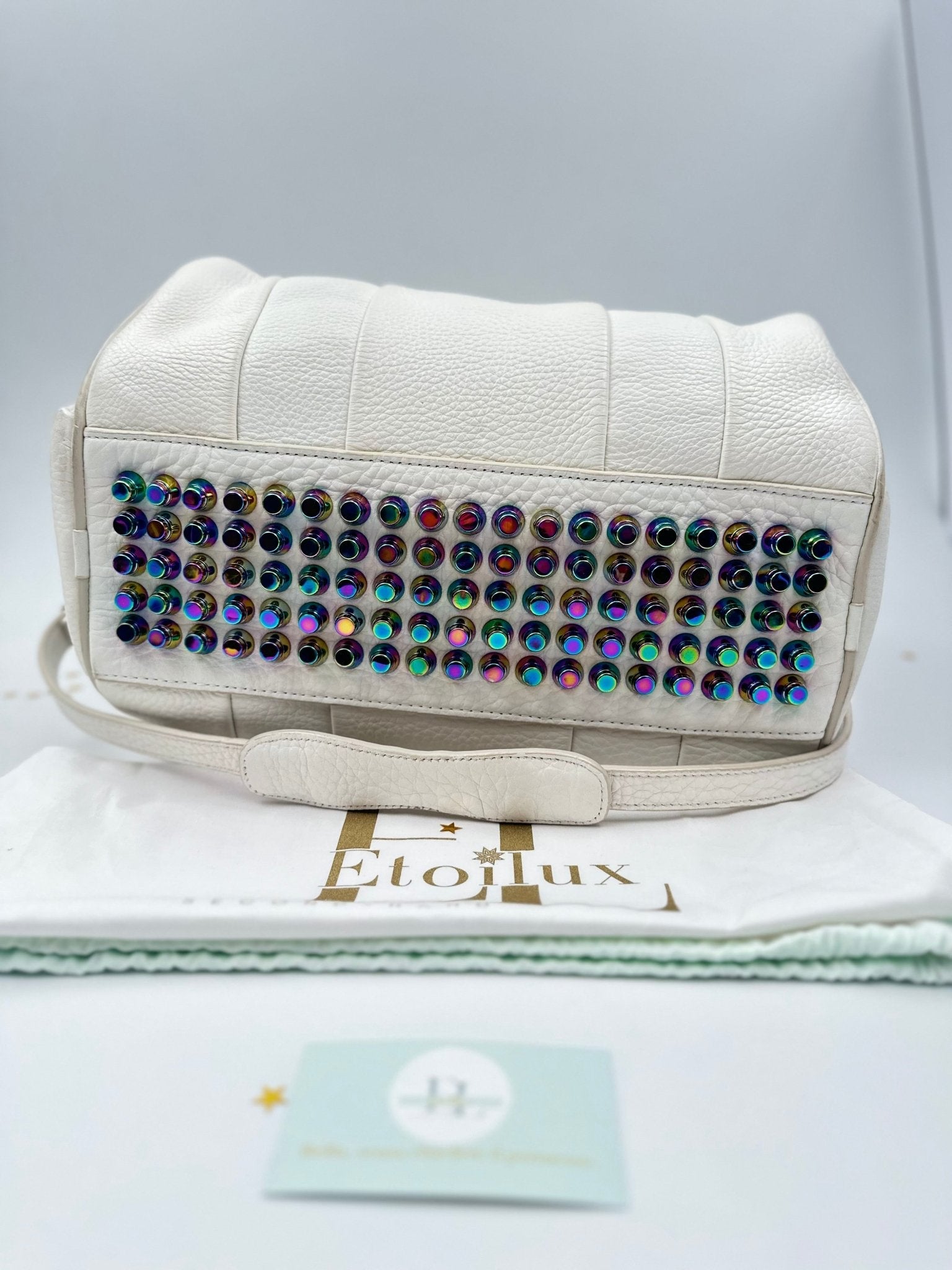 Alexander Wang Rocco Bag in Pelle Martellata Bianca con Borchie Iridescenti - Etoilux