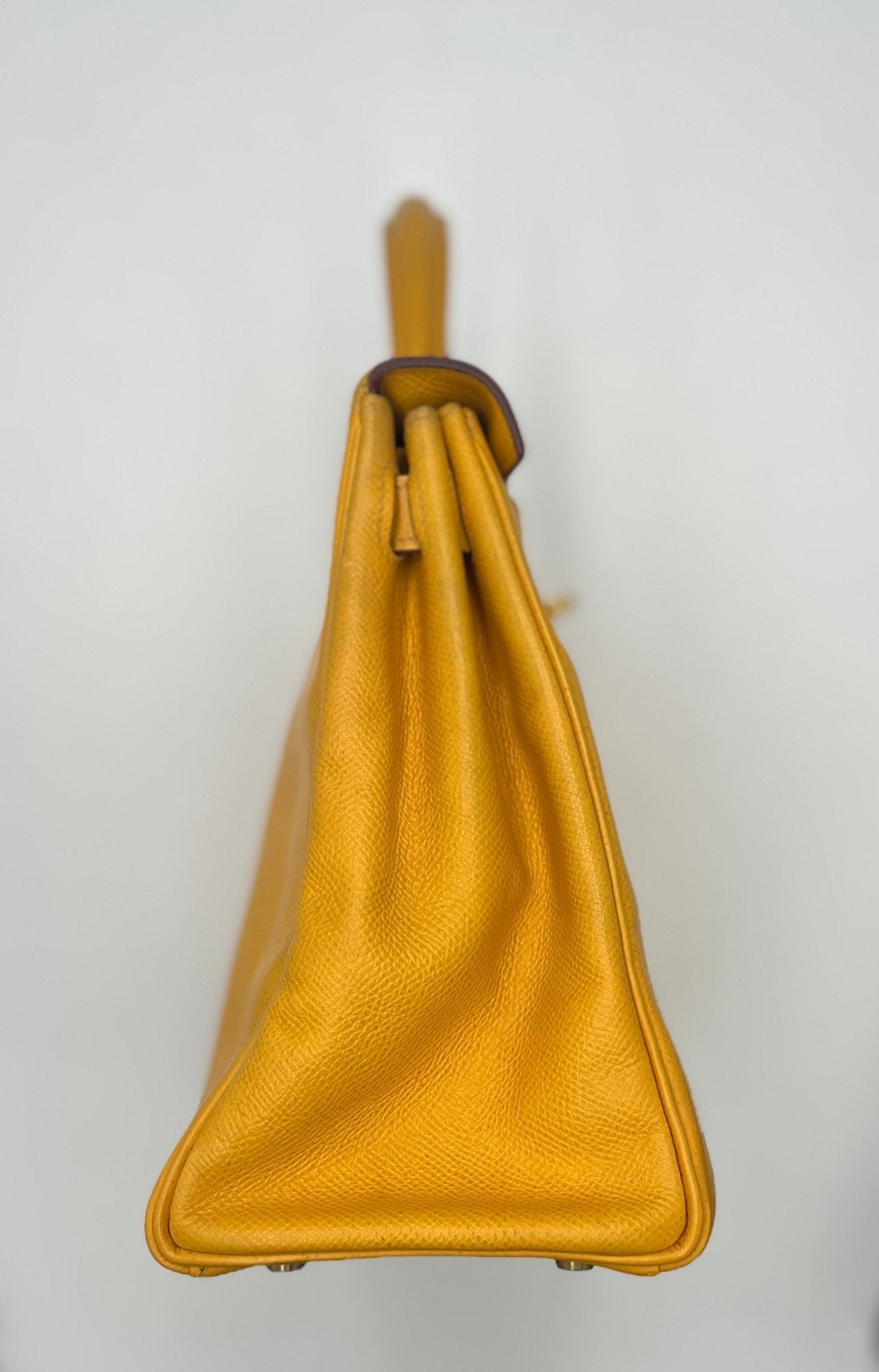 Hermès Kelly 32 Retourné Courchevel Jaune Hardware Dorato 1995 - Etoilux