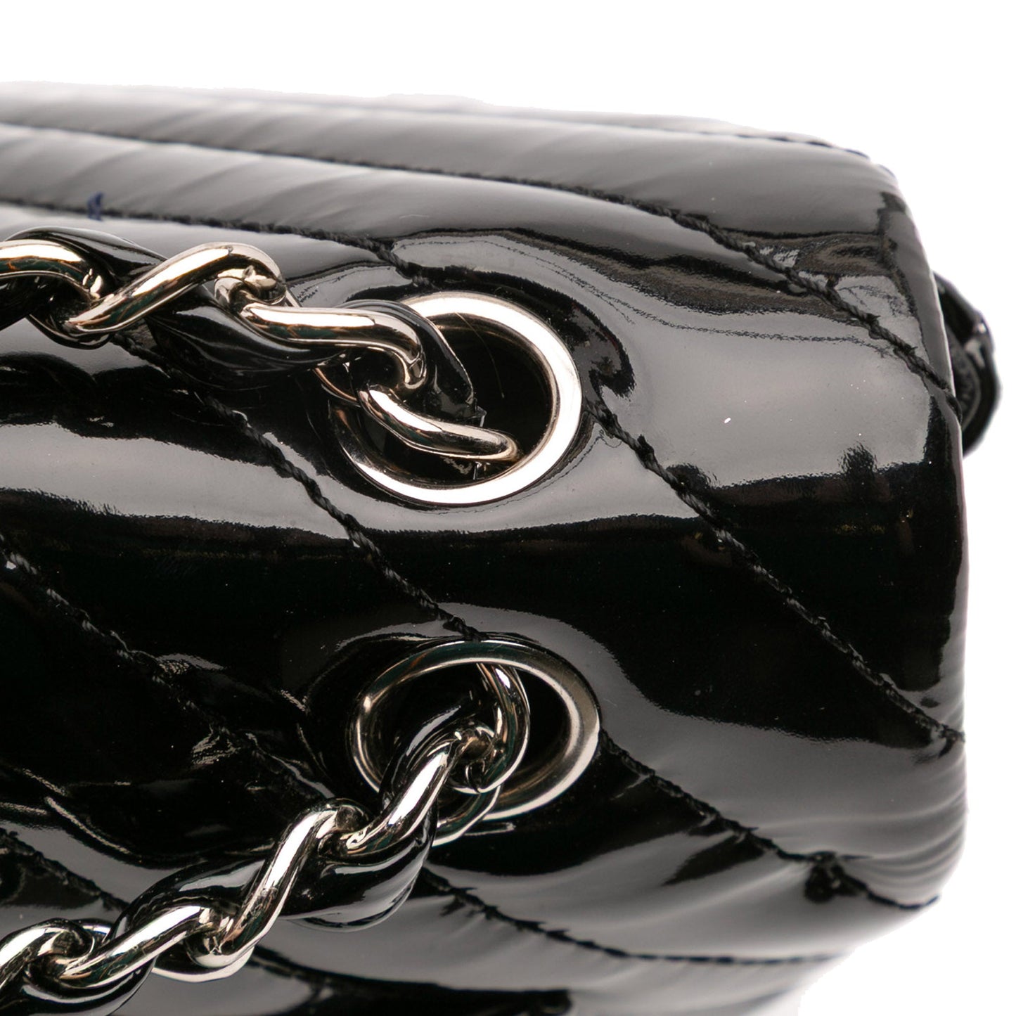 Chanel – Maxi Classic Chevron Patent Single Flap in pelle verniciata nera