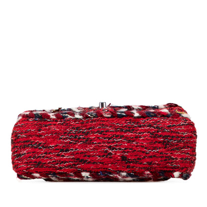 Chanel – Flap Bag Tweed Rosso con Charm Metallici – 2017/18