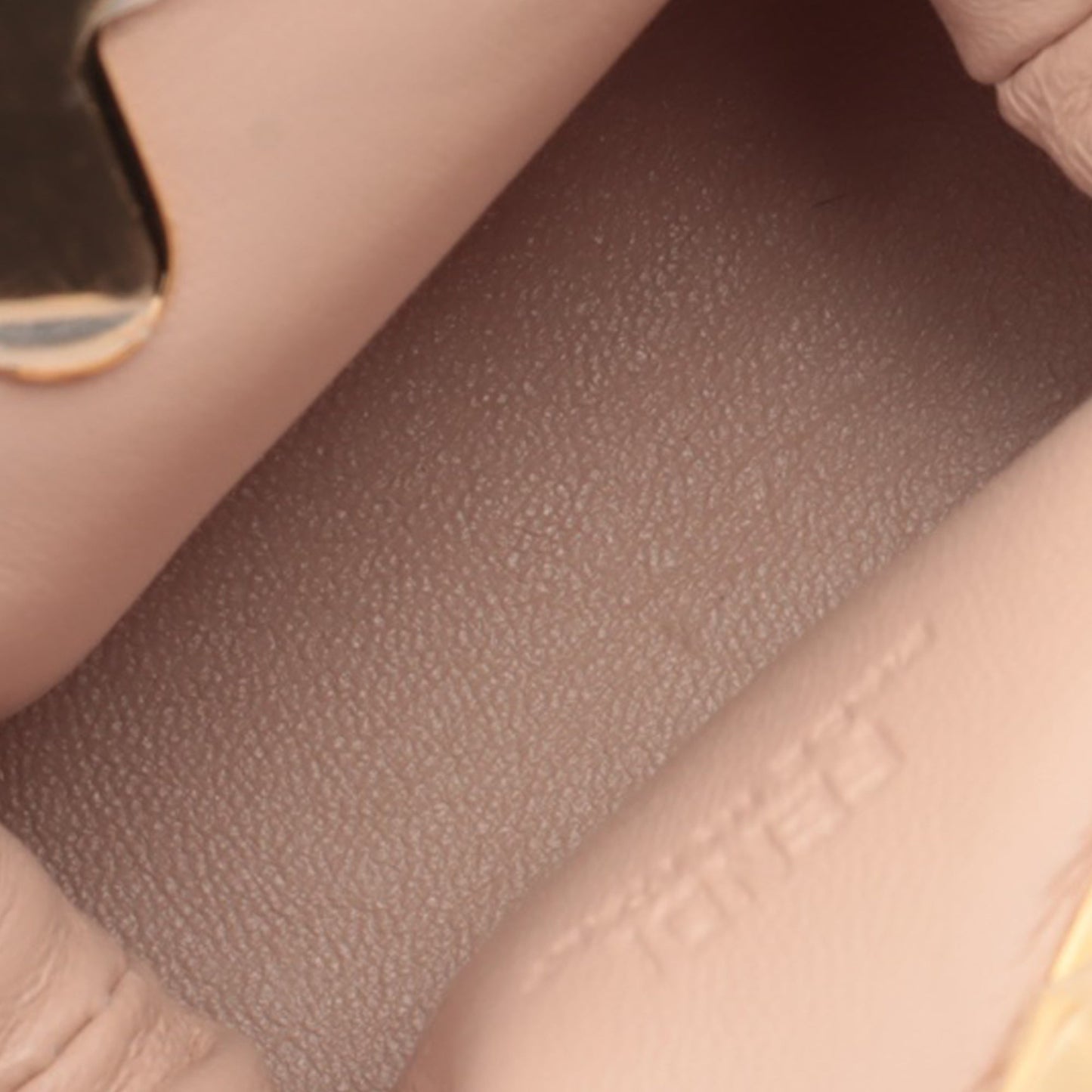 Fendi – First Mini Borsa in Pelle Nappa Rosa con Dettagli Oro