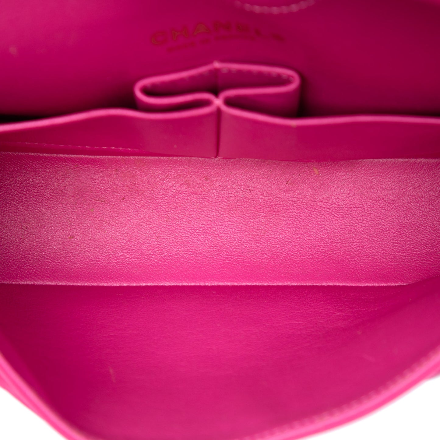 Chanel Timeless Classic Double Flap Medium Chevron Pelle d'Agnello Rosa Fucsia 2015–2016 – 25 cm